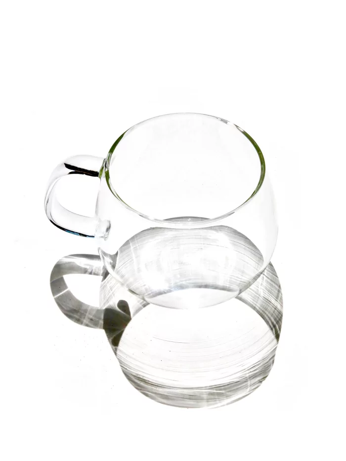 Tasse transparente en verre