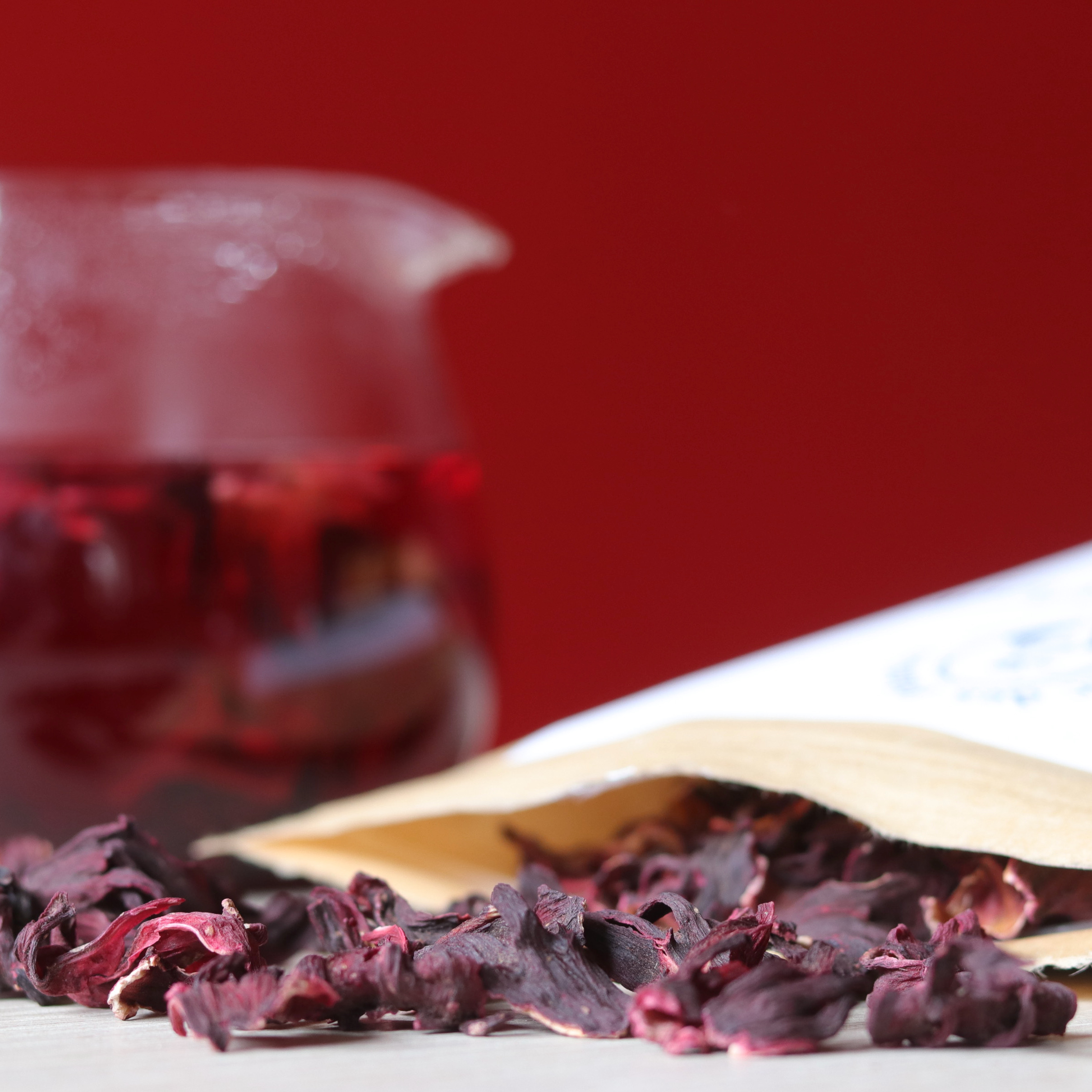 Infusion d'hibiscus et ses bienfaits - Guide du Thé - Les Thés de